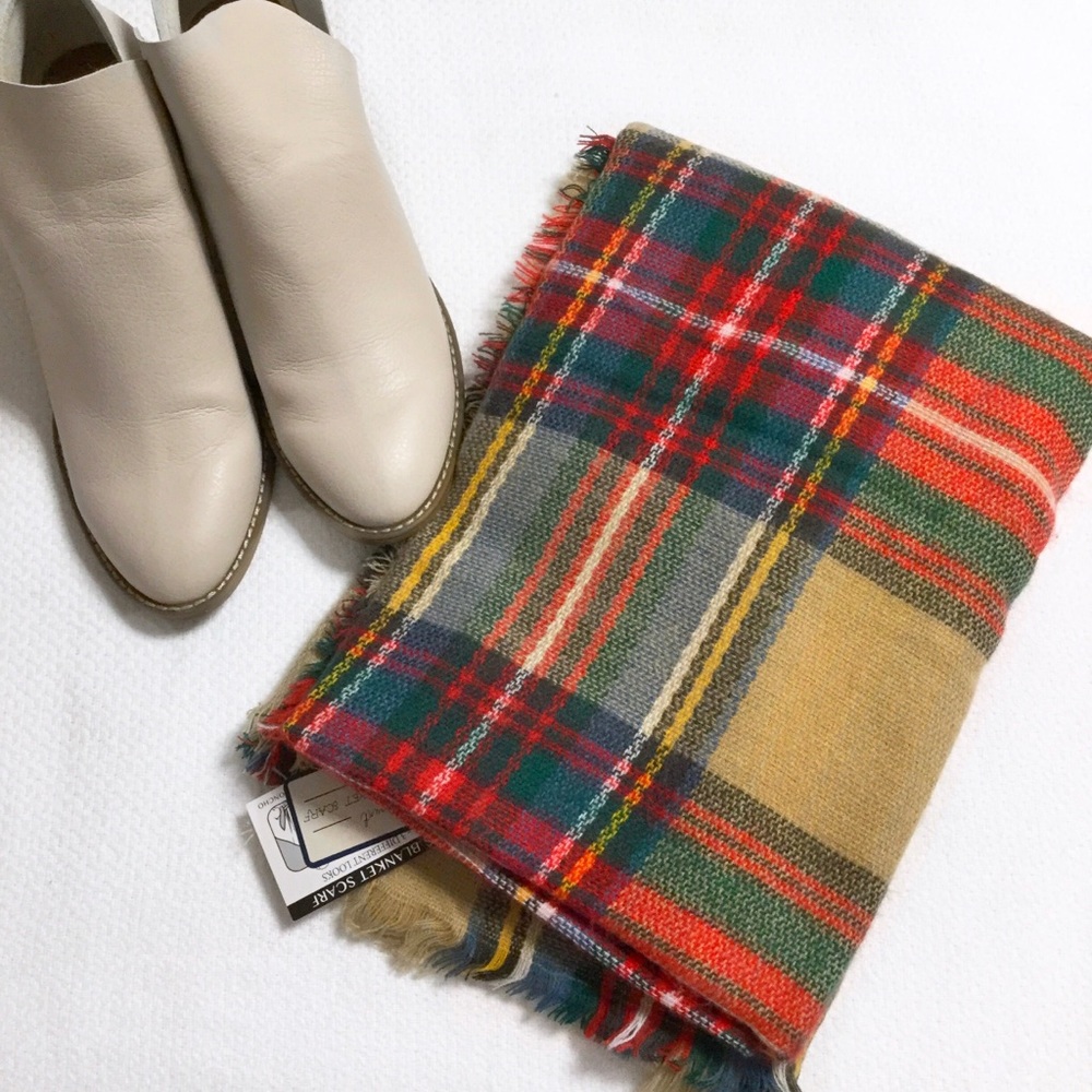 THE ESSENTIAL Plaid Blanket Scarf - Picture 6 of 6